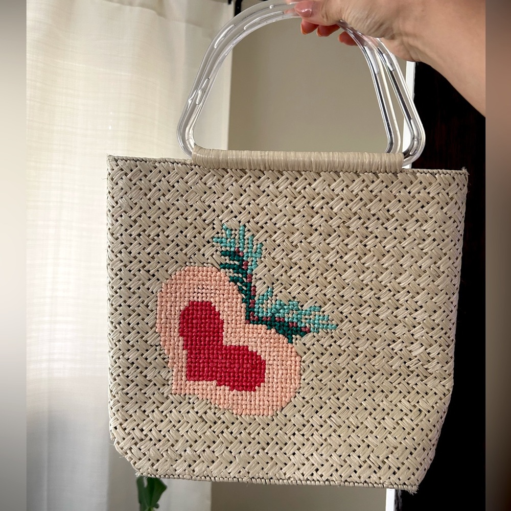 Straw bag with artichoke heart embroidery vintage